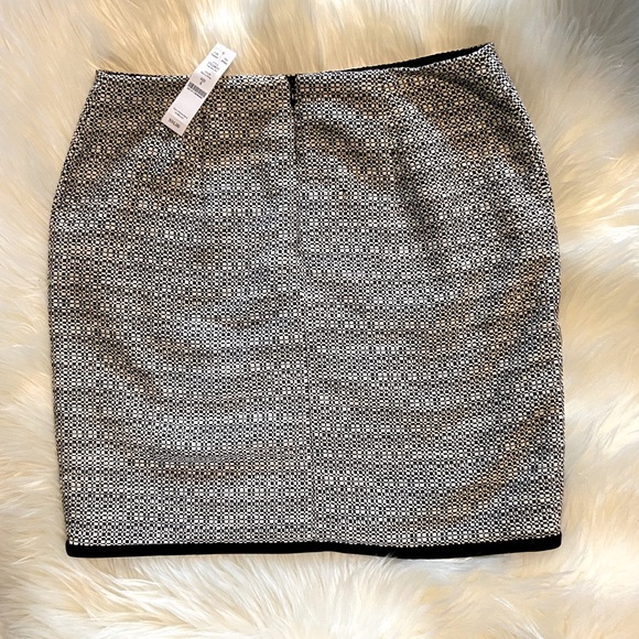 🆕NEW-TWEED SKIRT BY WHITE HOUSE BLACK MARKET YOU ARE GOING TO LOVE. SIZE 6 - Picture 10 of 12